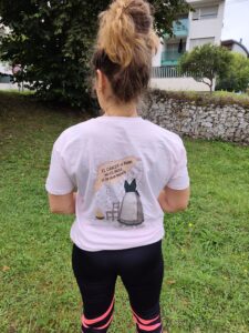 Camiseta infantil - "El cáncer de mama no es rosa, es un gran marrón"